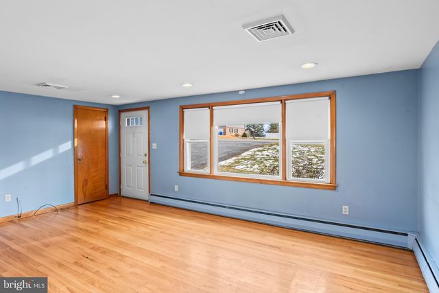 7810 CHAMBERS HILL RD, Harrisburg, PA 17111