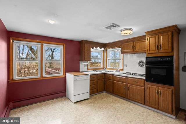 7810 CHAMBERS HILL RD, Harrisburg, PA 17111