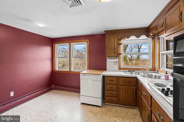 7810 CHAMBERS HILL RD, Harrisburg, PA 17111