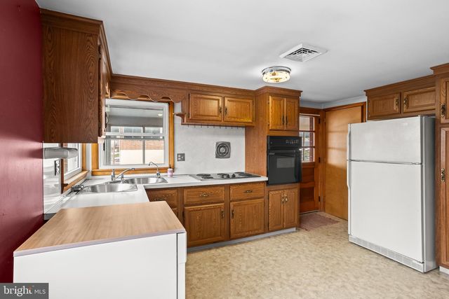 7810 CHAMBERS HILL RD, Harrisburg, PA 17111