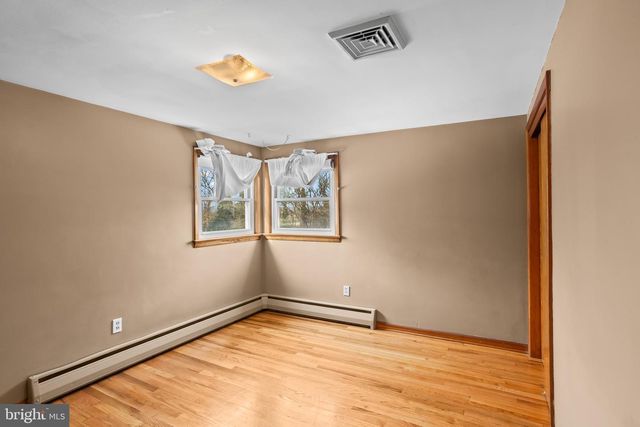 7810 CHAMBERS HILL RD, Harrisburg, PA 17111