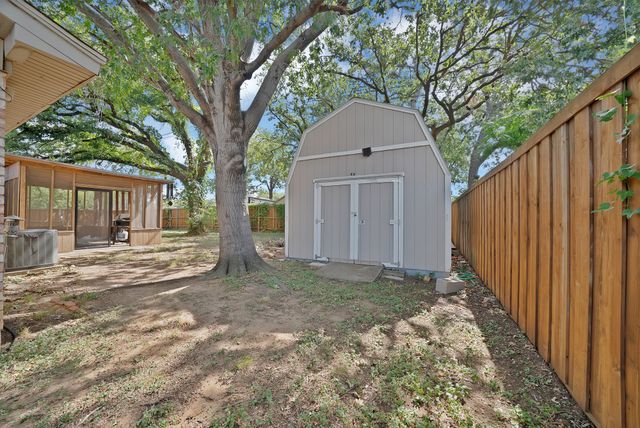 509 Henslee Drive, Euless, TX 76040