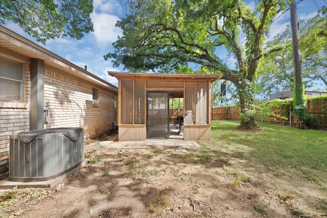 509 Henslee Drive, Euless, TX 76040