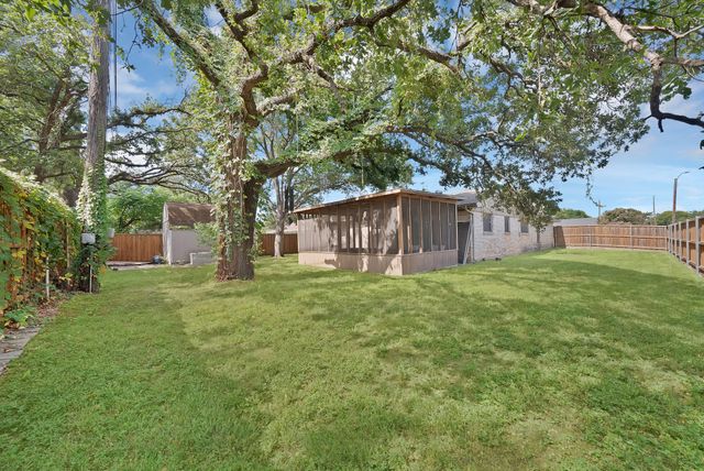 509 Henslee Drive, Euless, TX 76040