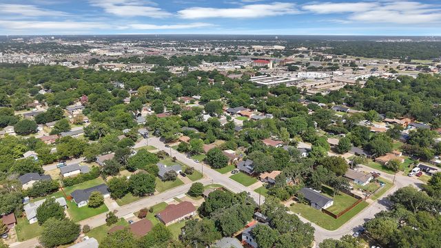 509 Henslee Drive, Euless, TX 76040