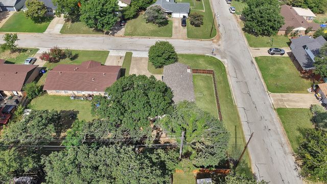 509 Henslee Drive, Euless, TX 76040