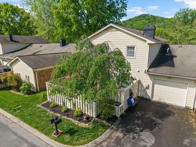 218 Boxwood Dr, Franklin, TN 37069