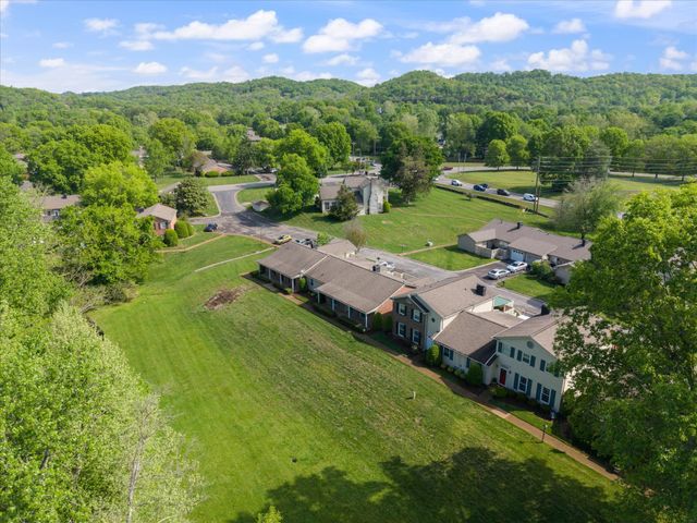 218 Boxwood Dr, Franklin, TN 37069