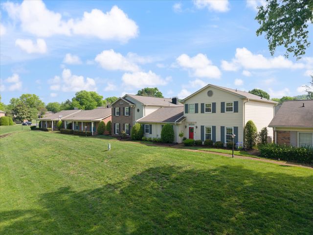 218 Boxwood Dr, Franklin, TN 37069