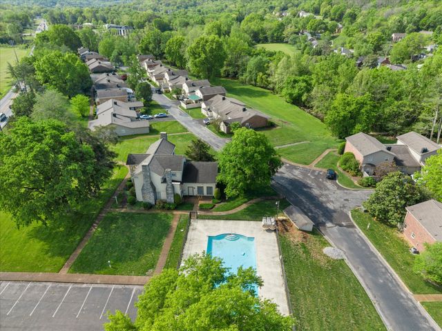 218 Boxwood Dr, Franklin, TN 37069