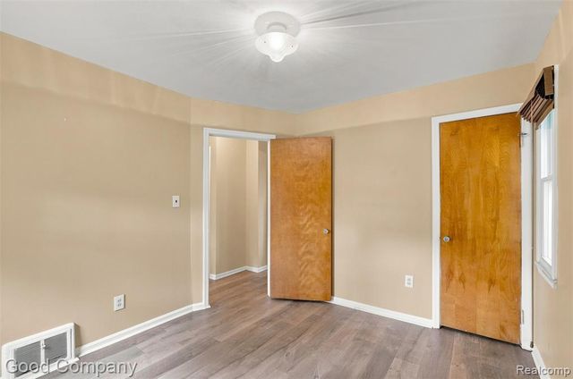 137 W Longfellow Avenue, Pontiac, MI 48340