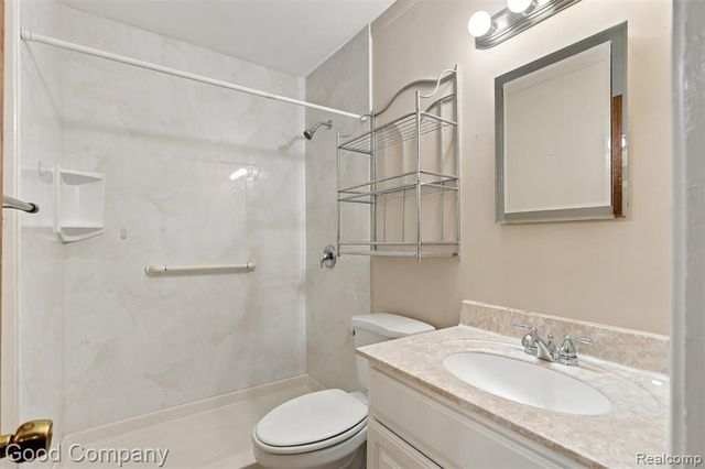 137 W Longfellow Avenue, Pontiac, MI 48340