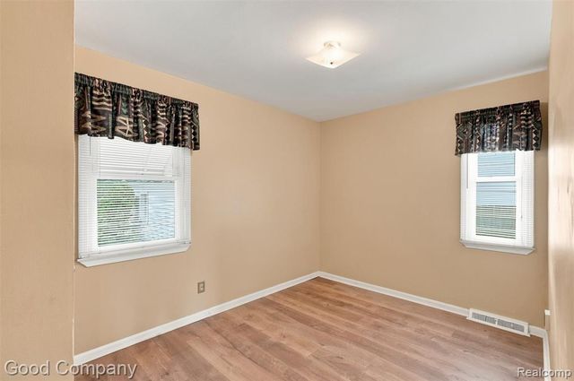 137 W Longfellow Avenue, Pontiac, MI 48340