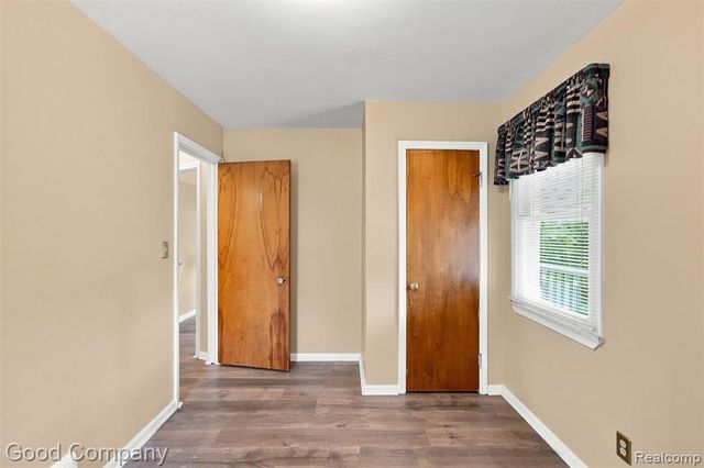 137 W Longfellow Avenue, Pontiac, MI 48340