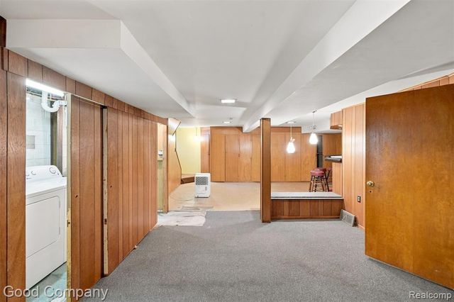 137 W Longfellow Avenue, Pontiac, MI 48340