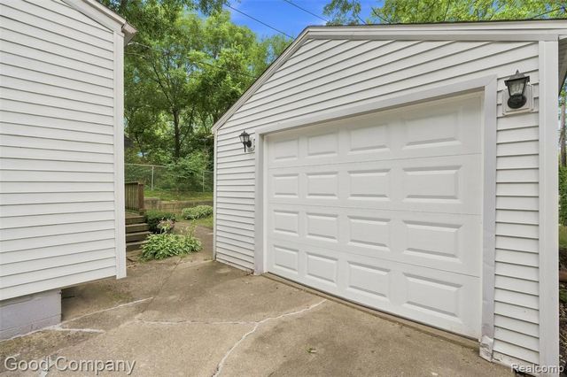 137 W Longfellow Avenue, Pontiac, MI 48340