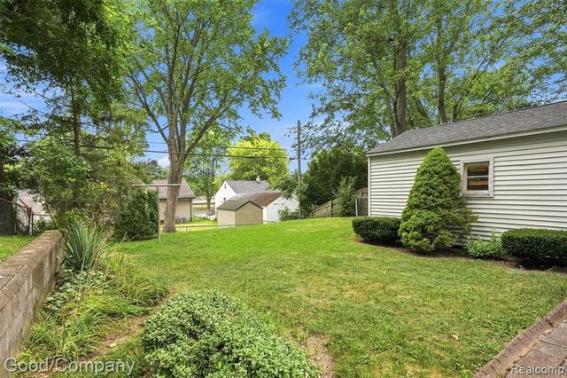 137 W Longfellow Avenue, Pontiac, MI 48340