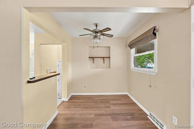 137 W Longfellow Avenue, Pontiac, MI 48340