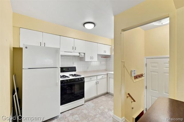 137 W Longfellow Avenue, Pontiac, MI 48340