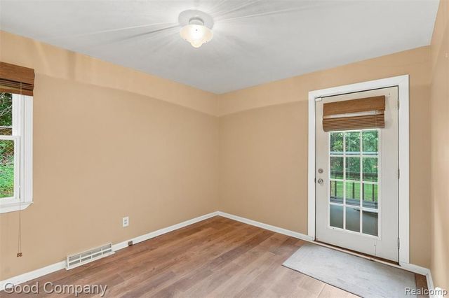 137 W Longfellow Avenue, Pontiac, MI 48340