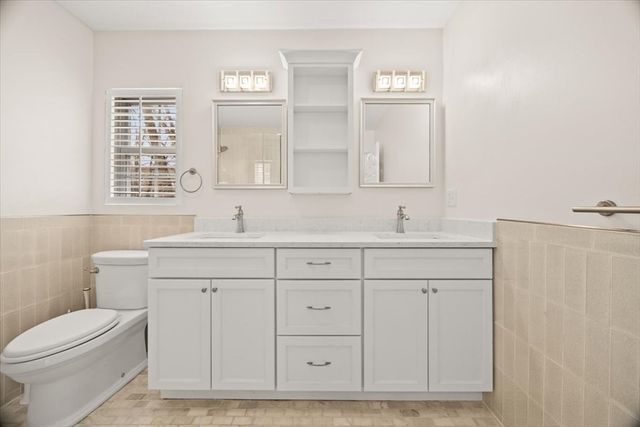 1 Grover Ln, Foxboro, MA 02035