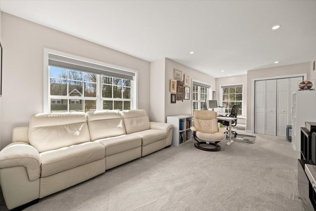 1 Grover Ln, Foxboro, MA 02035