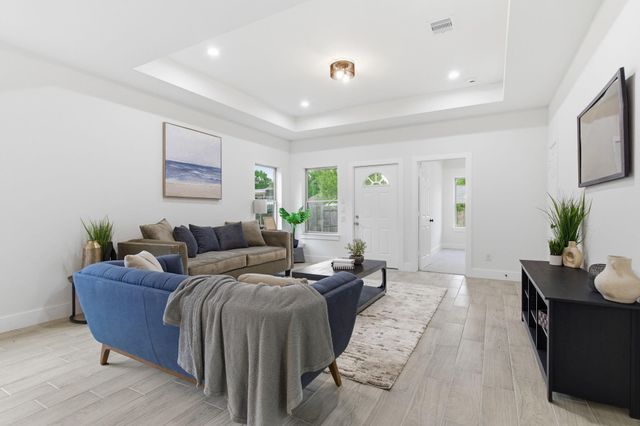 1105 W Lyle Street, Cleveland, TX 77327