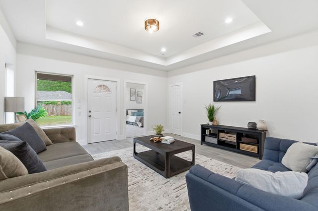 1105 W Lyle Street, Cleveland, TX 77327