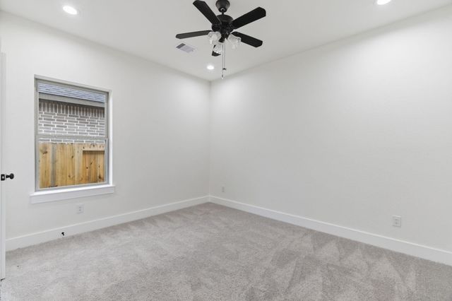 1105 W Lyle Street, Cleveland, TX 77327