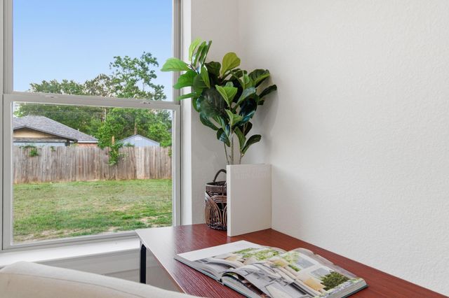1105 W Lyle Street, Cleveland, TX 77327