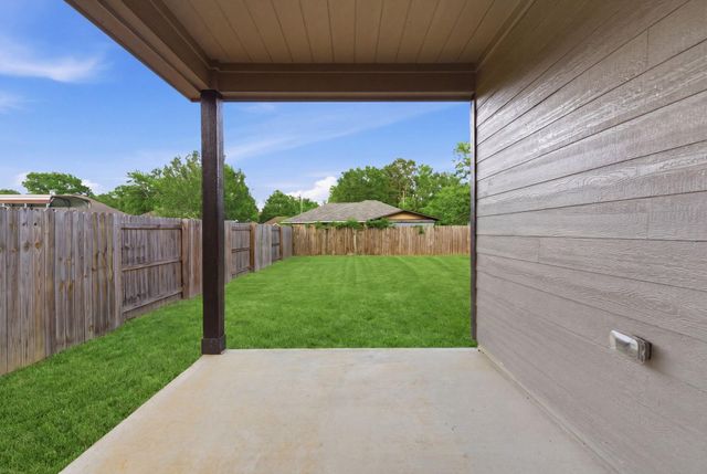 1105 W Lyle Street, Cleveland, TX 77327