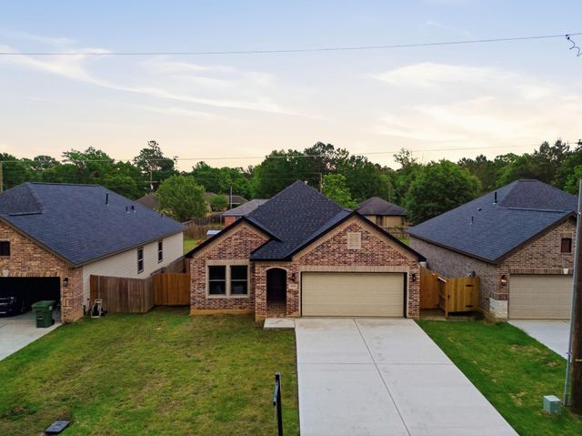 1105 W Lyle Street, Cleveland, TX 77327