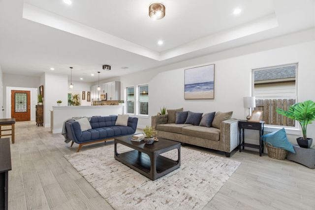 1105 W Lyle Street, Cleveland, TX 77327