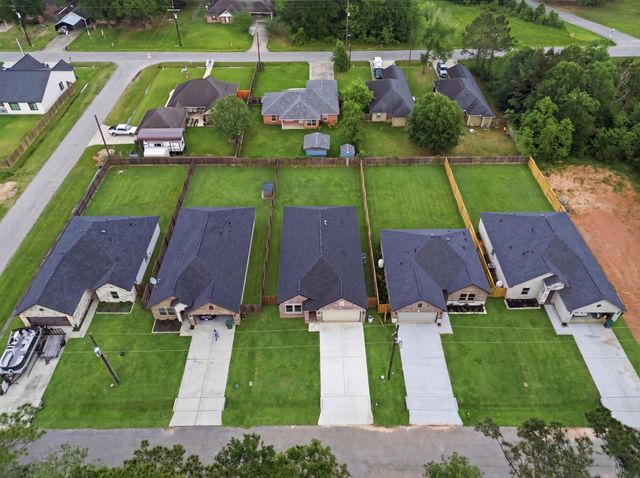 1105 W Lyle Street, Cleveland, TX 77327