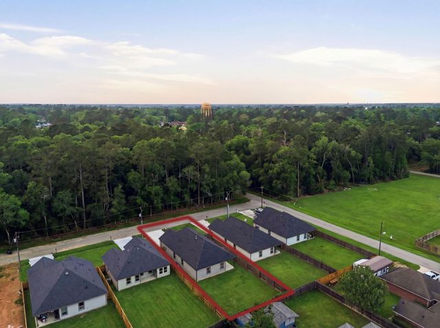 1105 W Lyle Street, Cleveland, TX 77327
