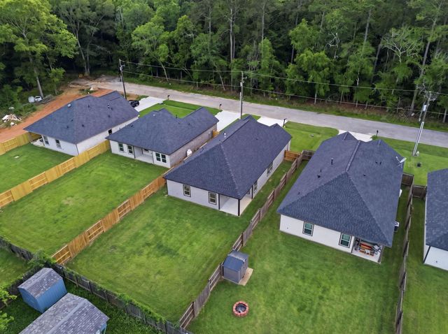 1105 W Lyle Street, Cleveland, TX 77327