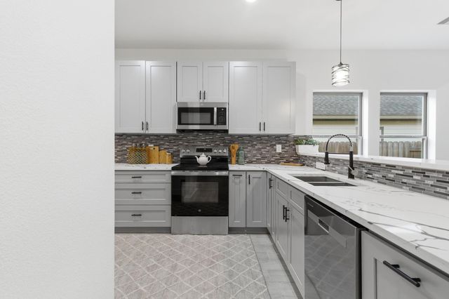 1105 W Lyle Street, Cleveland, TX 77327