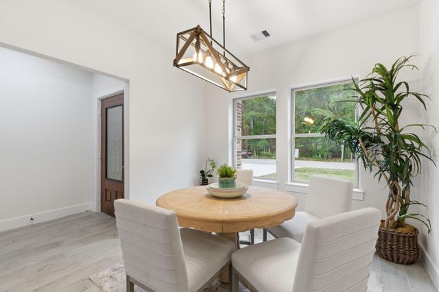 1105 W Lyle Street, Cleveland, TX 77327