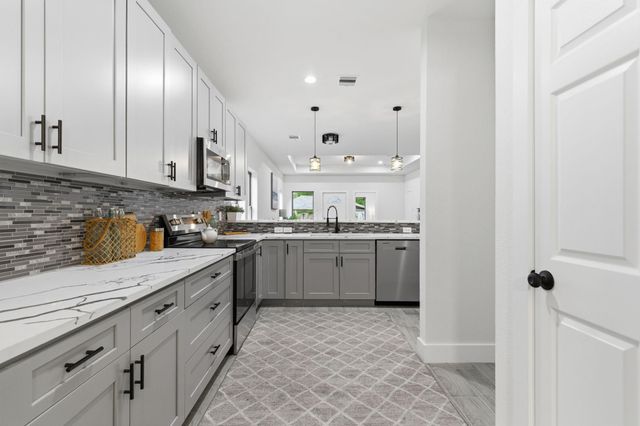 1105 W Lyle Street, Cleveland, TX 77327
