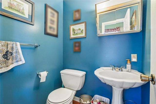 28 Giant Oak Dr, Economy, PA 15005