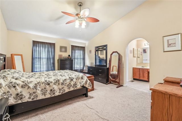 28 Giant Oak Dr, Economy, PA 15005