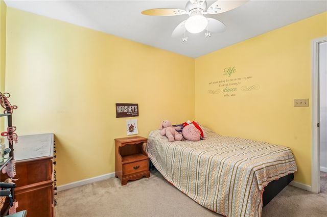 28 Giant Oak Dr, Economy, PA 15005