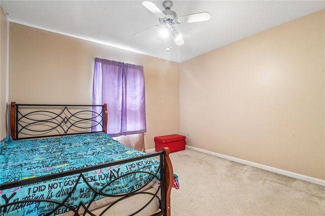 28 Giant Oak Dr, Economy, PA 15005
