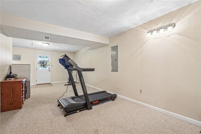 28 Giant Oak Dr, Economy, PA 15005