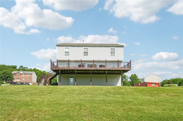 28 Giant Oak Dr, Economy, PA 15005