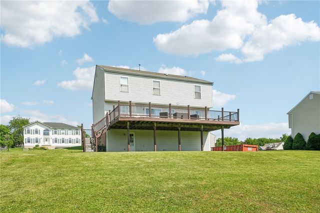28 Giant Oak Dr, Economy, PA 15005