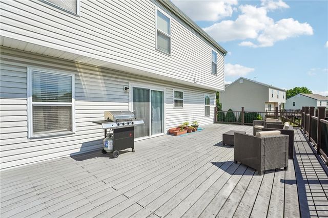 28 Giant Oak Dr, Economy, PA 15005