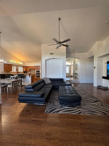 2691 Morris Avenue, Clovis, CA 93611