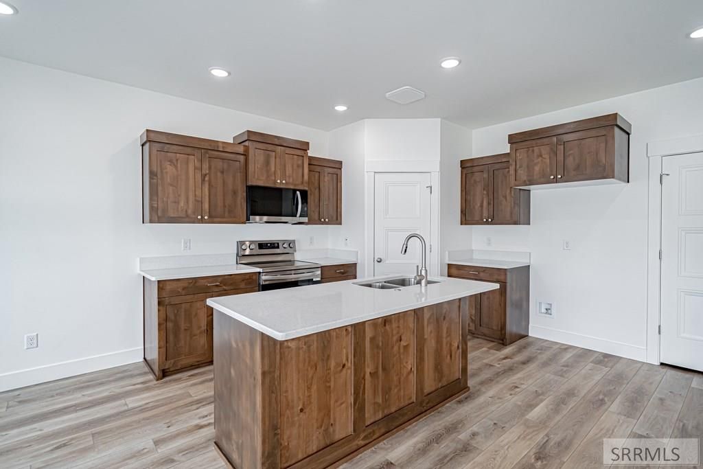 Image 17 of property listing at 3034 Kalani Court, Ammon, ID 83406
