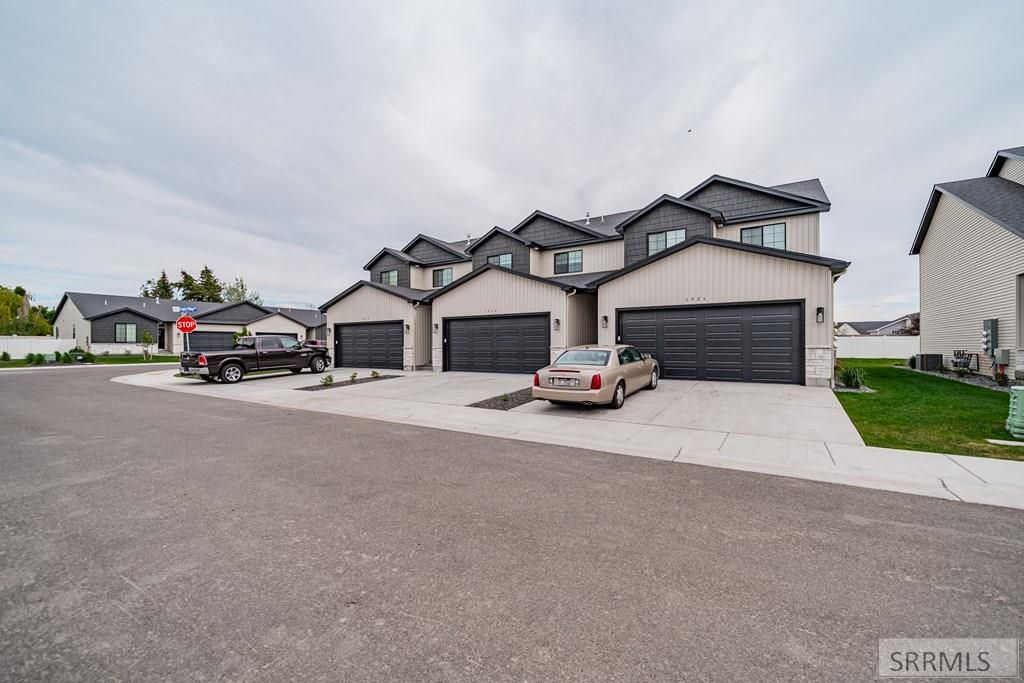 Image 4 of property listing at 3034 Kalani Court, Ammon, ID 83406